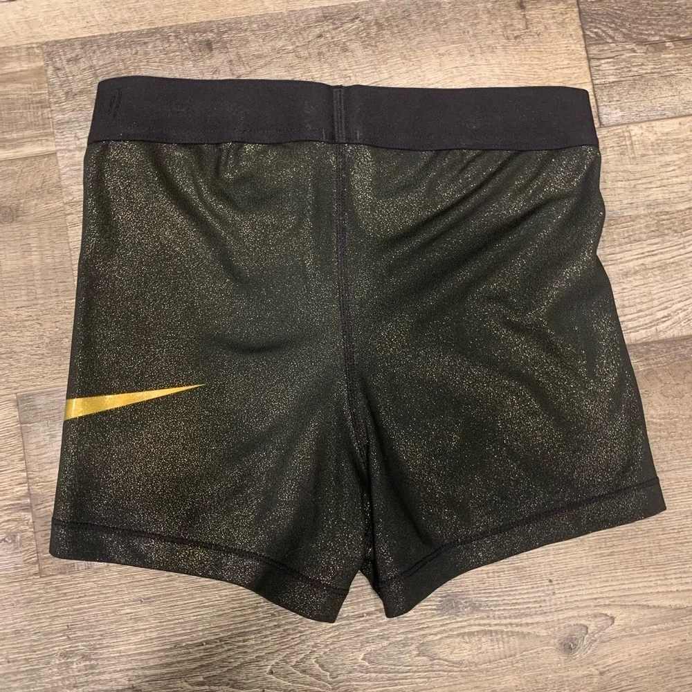 Nike Pros Bundle - Picture 15 of 16